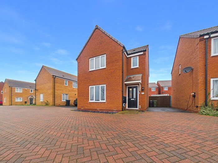 3 Bedroom Detached House For Sale In Icarus Way, Stanground South, PE2