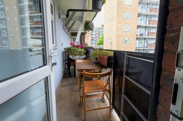 2 Bedroom Flat To Rent In Lowth Road, London, SE5