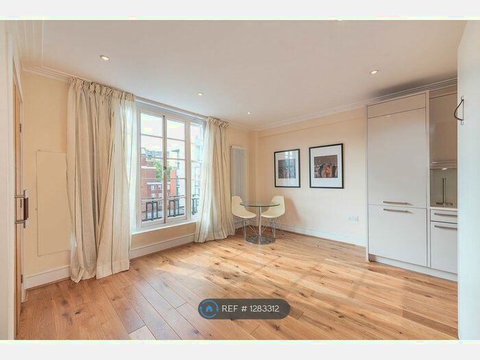 3 Bedroom Flat To Rent In Forset Court, London W2