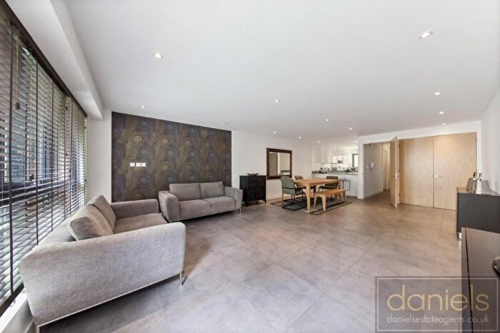 2 Bedroom Flat To Rent In Metropolitan Court, Willesden Green, NW10