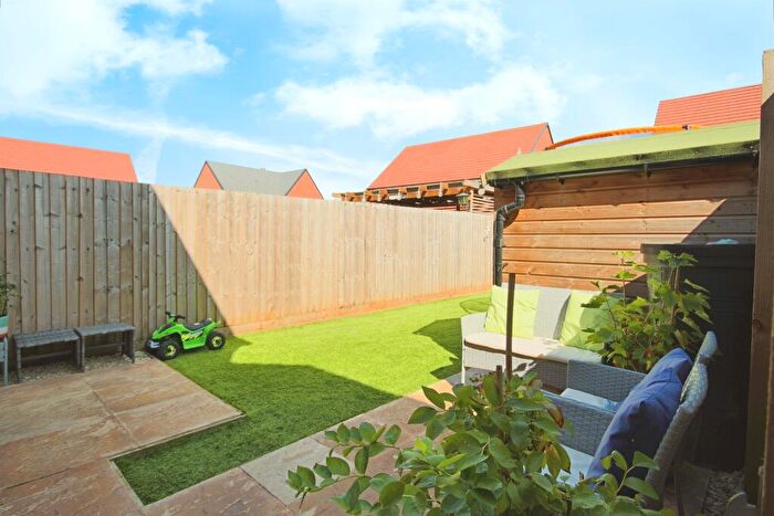 2 Bedroom Semi-Detached House For Sale In Upperfield Road, Warwick, CV34