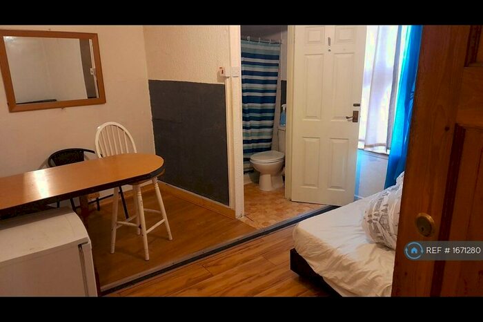 2 Bedroom Flat To Rent In London, London, N22