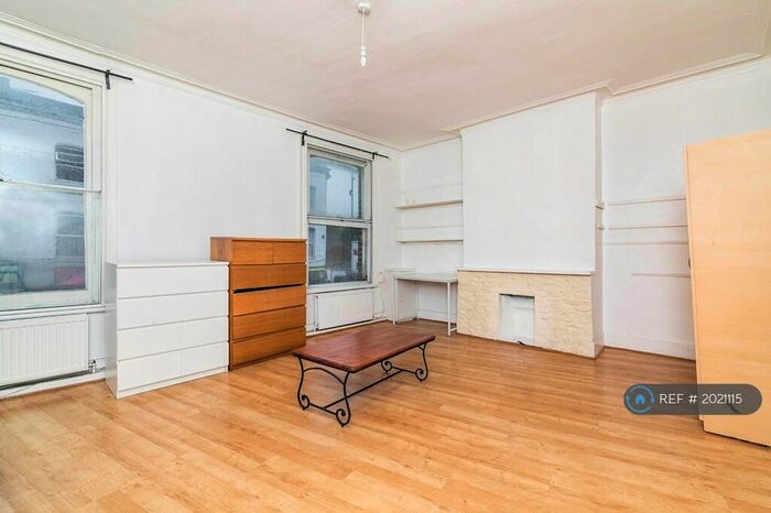 3 Bedroom Flat To Rent In West Green Road, London, N15