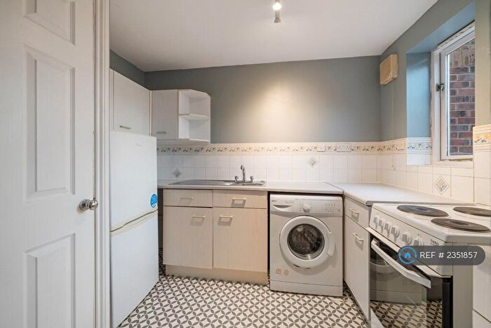 1 Bedroom Flat To Rent In Darlington Court, London, SE6