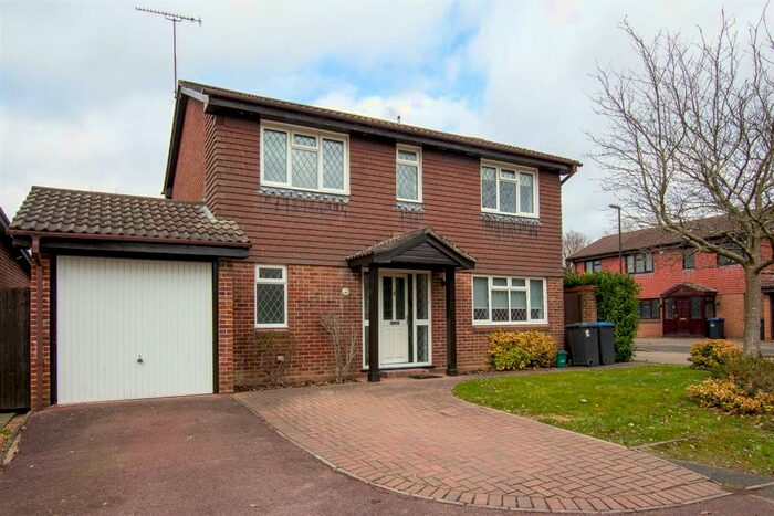 4 Bedroom Detached House To Rent In Cox Grove, Burgess Hill, RH15