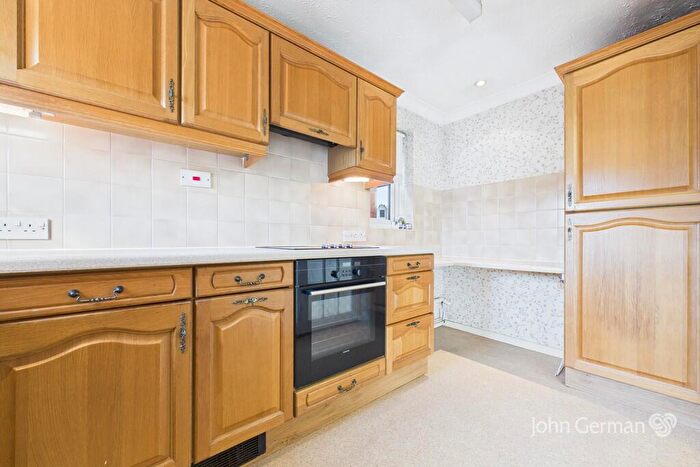 1 Bedroom Flat For Sale In Derwent Close, Burton-on-Trent, DE14