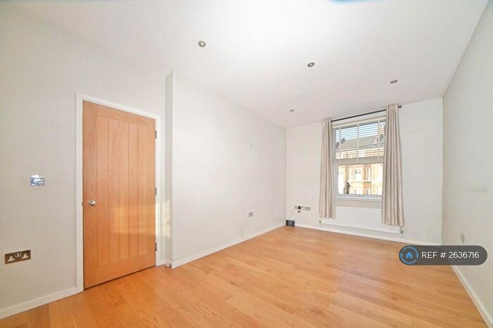2 Bedroom Flat To Rent In James Court, London, SE12