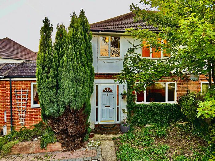 3 Bedroom Semi-Detached House For Sale In Colemans Moor Road, Woodley, RG5