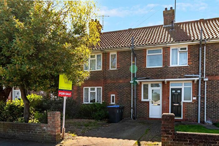 3 Bedroom Terraced House For Sale In Dominion Road, Worthing, BN14