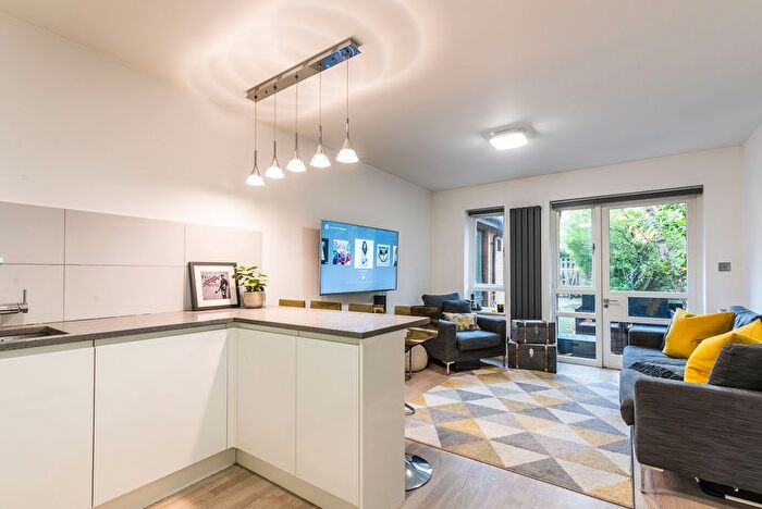 2 Bedroom Flat To Rent In Hillyard Street, London, SW9