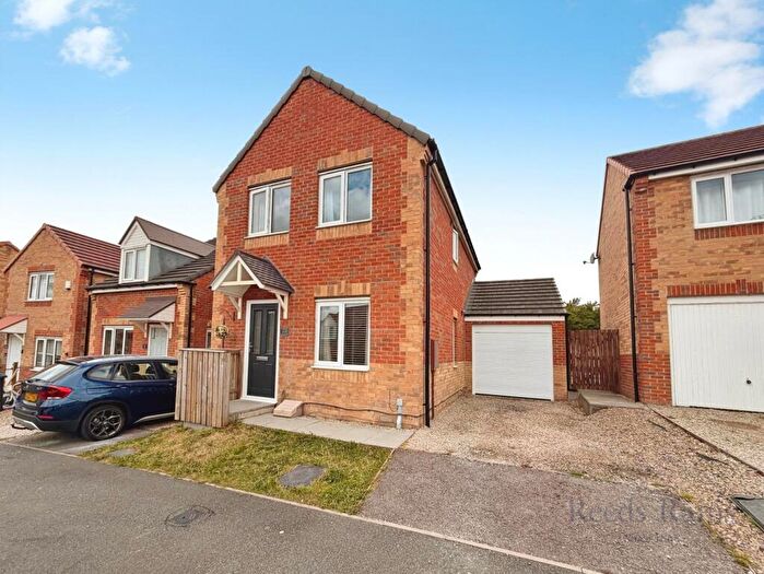 3 Bedroom Semi-Detached House For Sale In Dewhirst Close, Leadgate, Durham, DH8