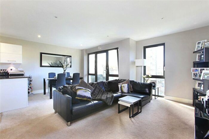2 Bedroom Apartment To Rent In Gwynne Road, Battersea, London, SW11
