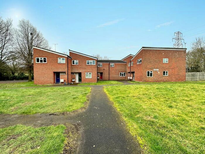 3 Bedroom Terraced House To Rent In Kelvin Close, Arborfield, Reading, RG2