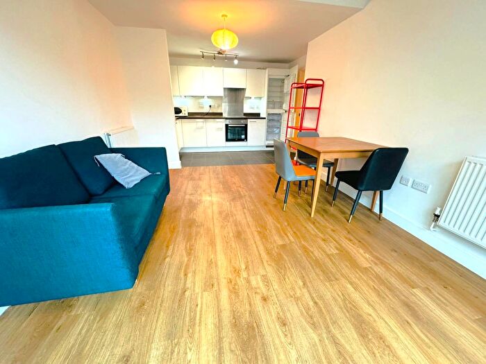2 Bedroom Flat To Rent In Nelson Walk, London, E3