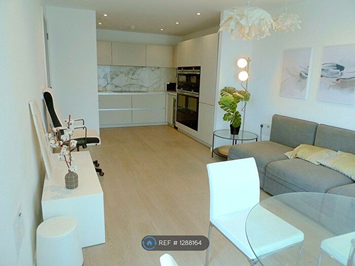 2 Bedroom Flat To Rent In Brandon House, London, SE1