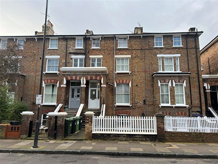 1 Bedroom Flat For Sale In Coningham Road, London, W12