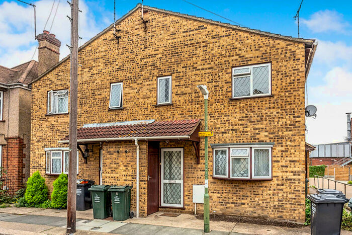 1 Bedroom Semi-Detached House To Rent In Junction Road, Dartford, DA1