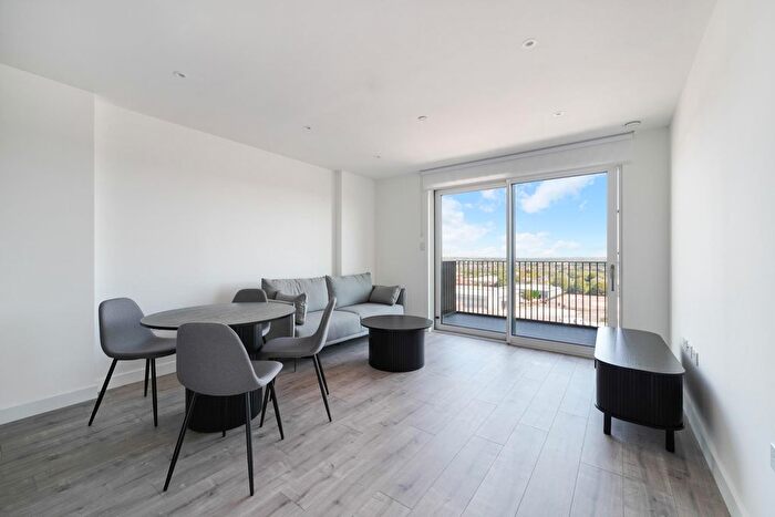 2 Bedroom Flat To Rent In Union Court, Watford Exchange, Watford, WD24