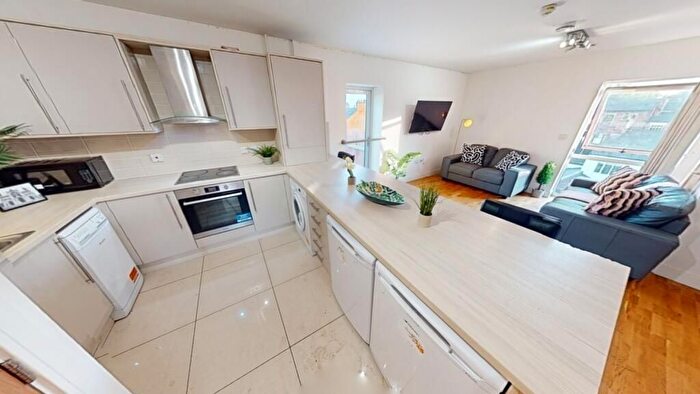 4 Bedroom Flat To Rent In Kilbourn Street, Nottingham, NG3