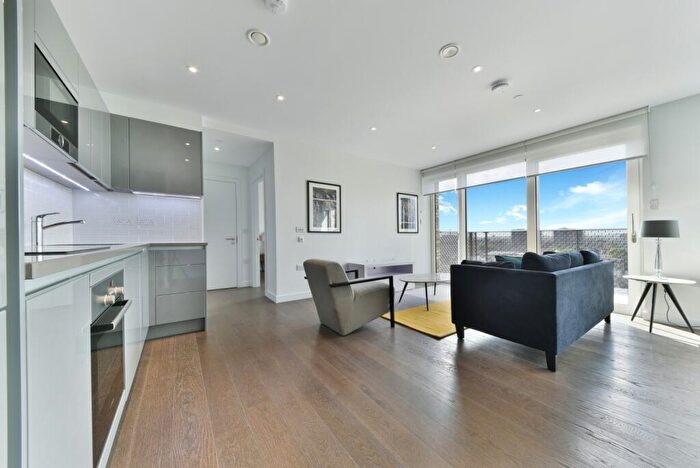 1 Bedroom Flat To Rent In Drake Apartments, Heygate Street, Elephant & Castle, London, SE17