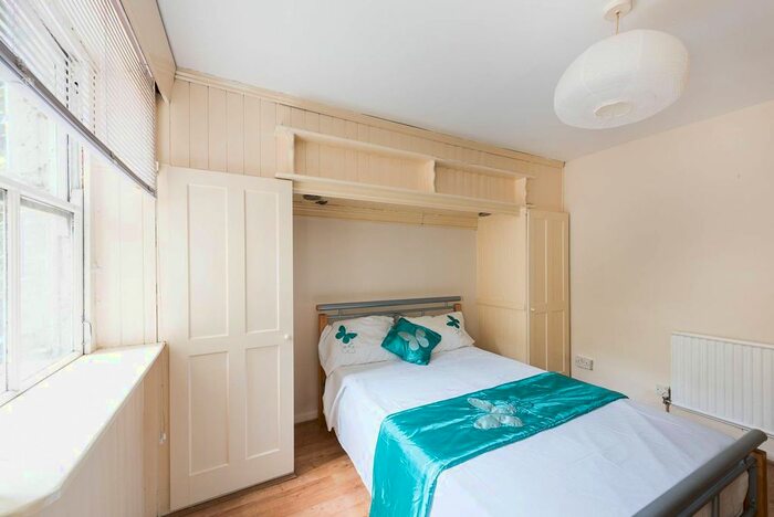 1 Bedroom Flat To Rent In Grosvenor Road, Pimlico, London, SW1V