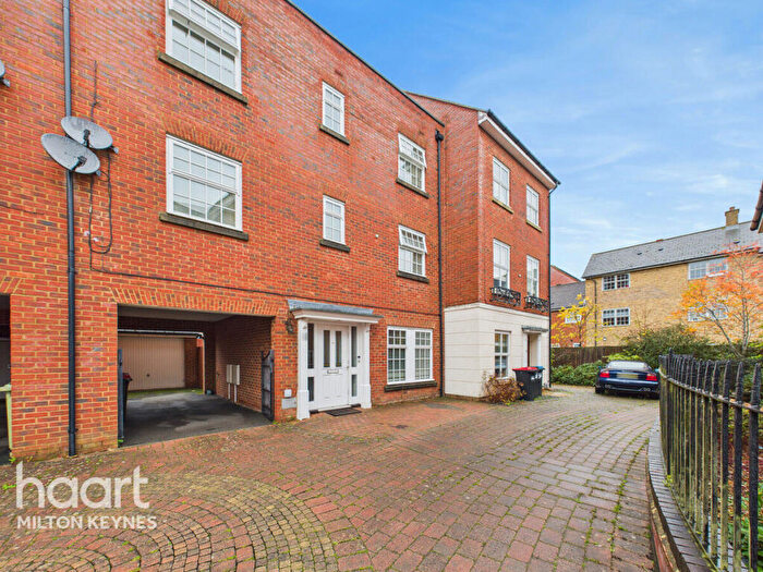 5 Bedroom Terraced House For Sale In Frampton Grove, Milton Keynes, MK4