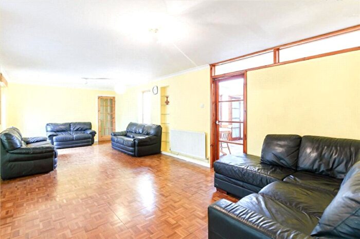 6 Bedroom Bungalow For Sale In Marshworth, Tinkers Bridge, Milton Keynes, Buckinghamshire, MK6