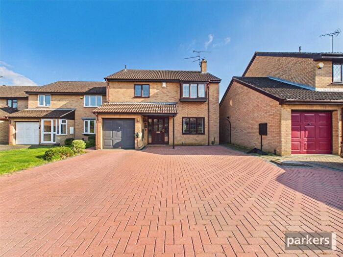 4 Bedroom Detached House For Sale In Skelmerdale Way, Earley, Reading, Berkshire, RG6