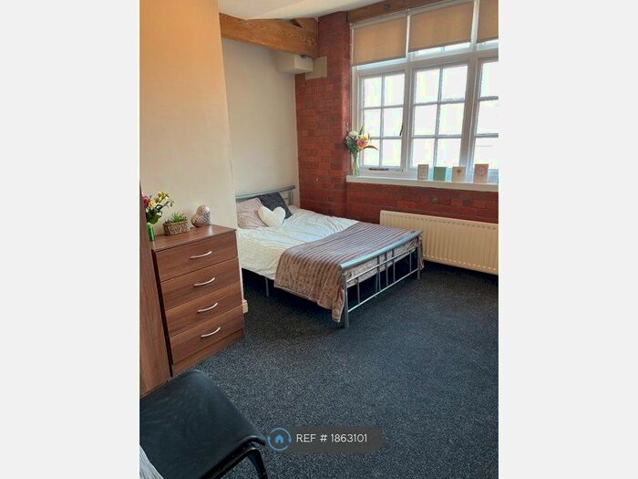 8 Bedroom Flat To Rent In Bells Square, Sheffield, S1