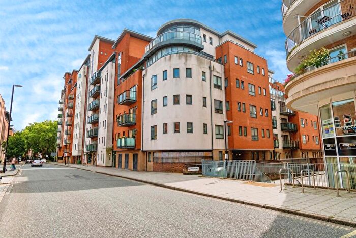 1 Bedroom Flat For Sale In Lower Canal Walk, Southampton, SO14