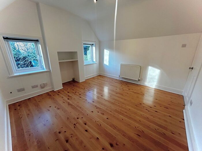 2 Bedroom Maisonette To Rent In Mayfield Road, Sutton, SM2