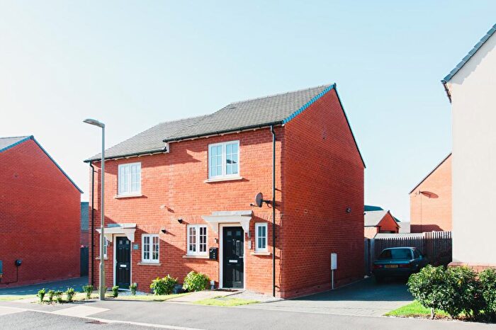 2 Bedroom Semi Detached House For Sale In Lawrence Close, Banbury, OX16