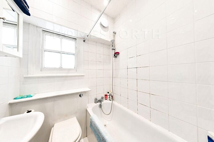 2 Bedroom Flat To Rent In Abbots Place, West Hampstead, NW6