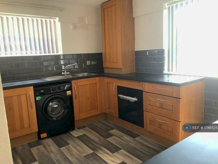 3 Bedroom Flat To Rent In Pike Close, Stafford, ST16