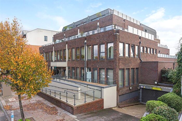 1 Bedroom Flat To Rent In Lower Richmond Road, Kew, Richmond, TW9