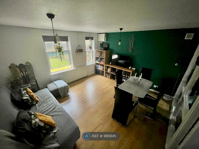 1 Bedroom Flat To Rent In Mawbey Street, London, SW8