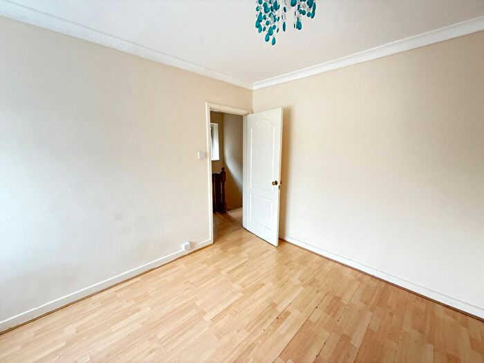 1 Bedroom Flat To Rent In Fielders Close, Enfield, Middlesex, EN1