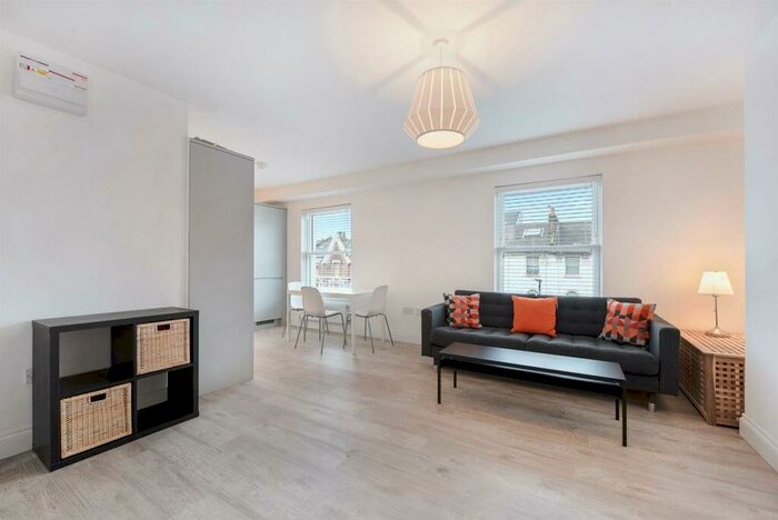 1 Bedroom Flat To Rent In Lavender Hill, Battersea, London, SW11