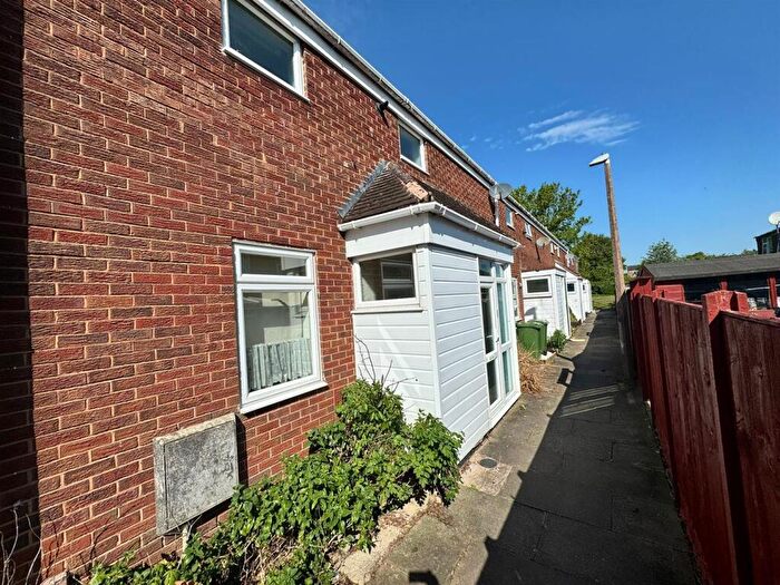 3 Bedroom Terraced House For Sale In Frankton Close, Redditch, B98