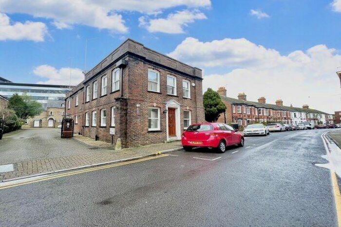 3 Bedroom Property To Rent In Market Close, Poole, BH15