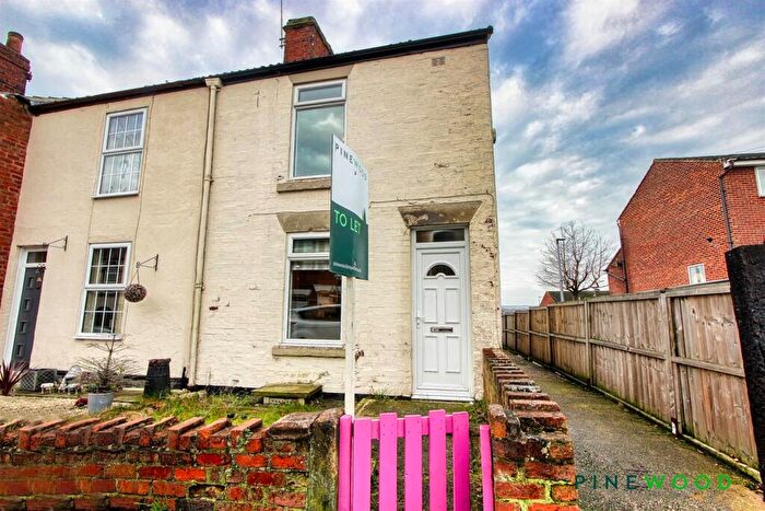 2 Bedroom End Of Terrace House To Rent In London Street, New Whittington, Chesterfield, Derbyshire, S43