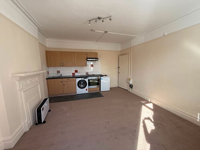 Studio To Rent In Vicarage Farm Road, Hounslow, TW5