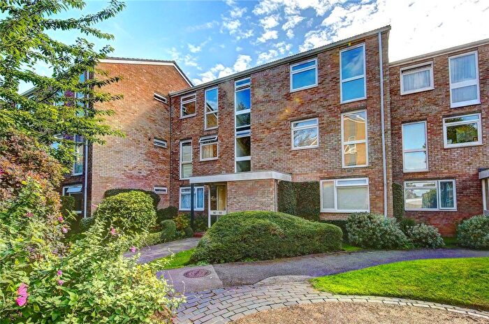 1 Bedroom Flat To Rent In Harrowdene Gardens, Middlesex, TW11