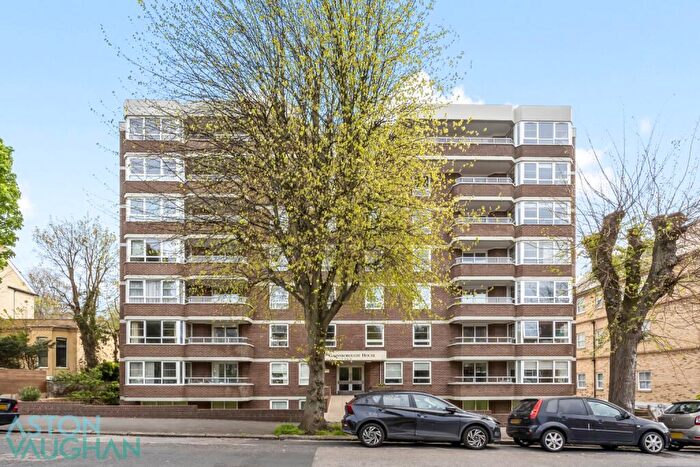 2 Bedroom Apartment To Rent In Eaton Gardens, Hove, BN3