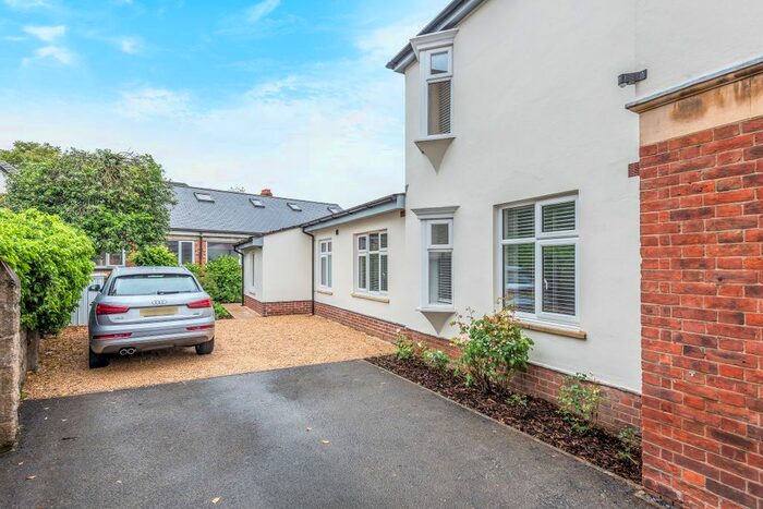 1 Bedroom Flat To Rent In Old High Street, Headington, OX3