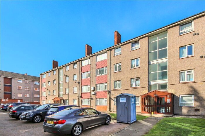 3 Bedroom Flat To Rent In Spelthorne Grove, Sunbury-On-Thames, Surrey, TW16