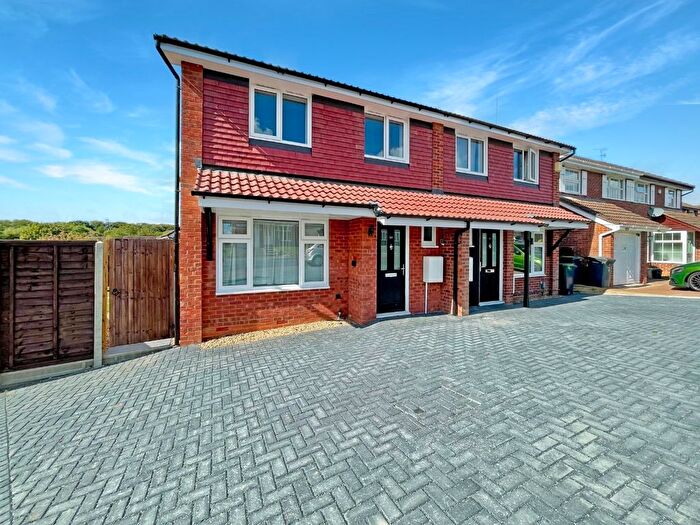 3 Bedroom Semi-Detached House To Rent In Cicero Drive, Barton Hill, LU3