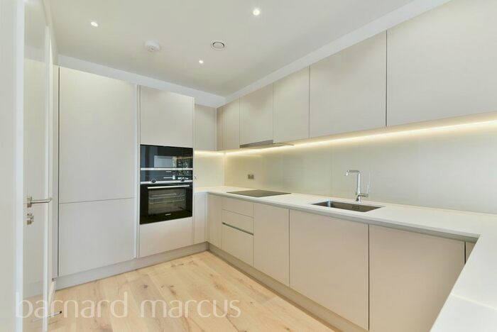 2 Bedroom Flat To Rent In Chiswick High Road, London, W4