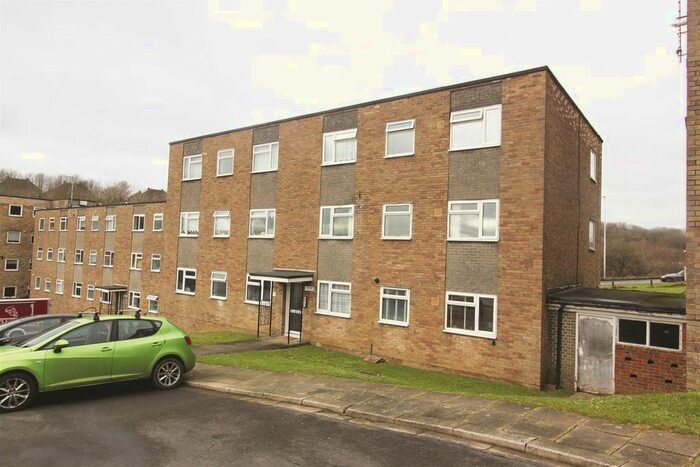 2 Bedroom Flat To Rent In Windsor Close, Hove, BN3