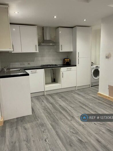 2 Bedroom Flat To Rent In Haringey, London, N4